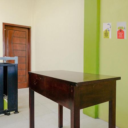 Zulfina Homestay Syariah Mitra Reddoorz バニュワンギ エクステリア 写真