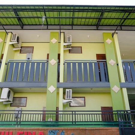 Zulfina Homestay Syariah Mitra Reddoorz バニュワンギ エクステリア 写真