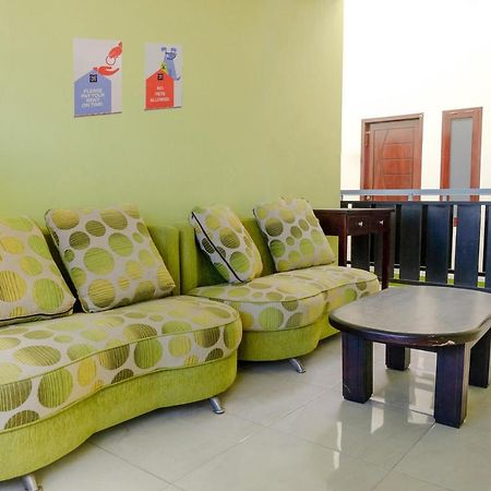 Zulfina Homestay Syariah Mitra Reddoorz バニュワンギ エクステリア 写真
