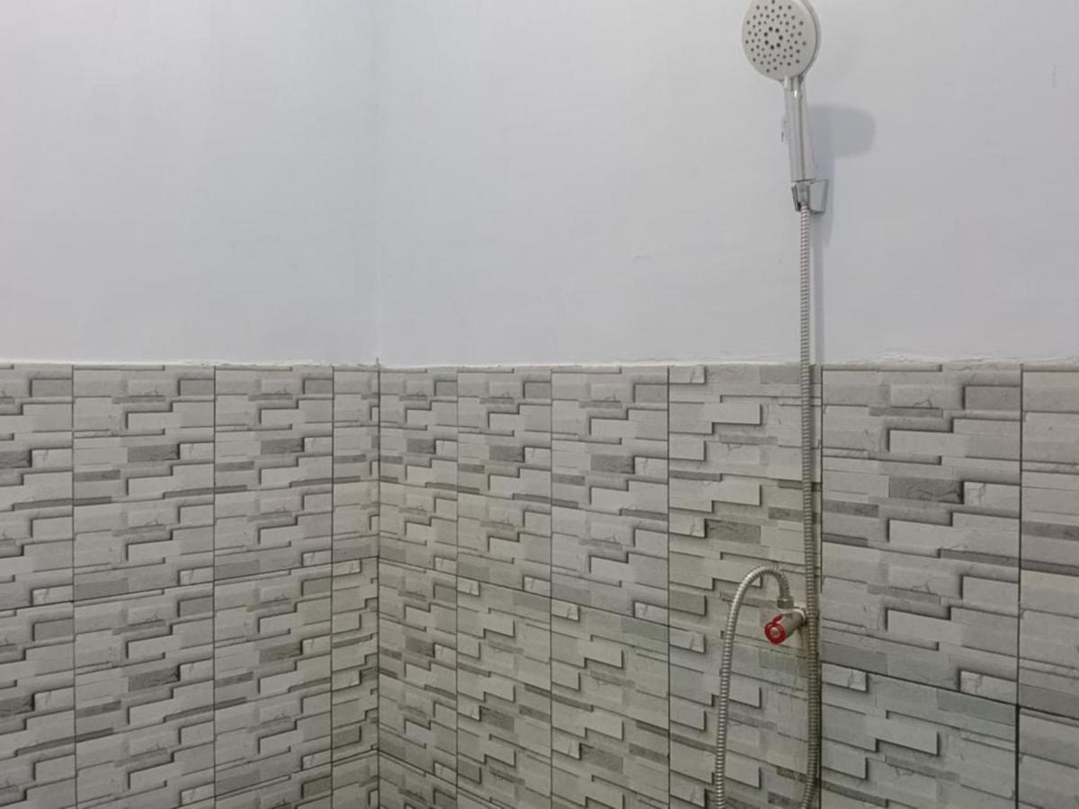 Zulfina Homestay Syariah Mitra Reddoorz バニュワンギ エクステリア 写真