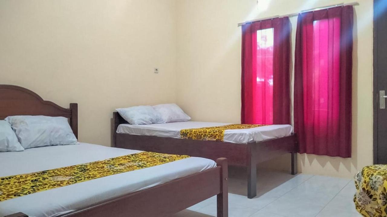 Zulfina Homestay Syariah Mitra Reddoorz バニュワンギ エクステリア 写真