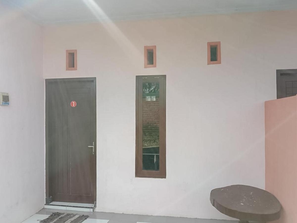 Zulfina Homestay Syariah Mitra Reddoorz バニュワンギ エクステリア 写真
