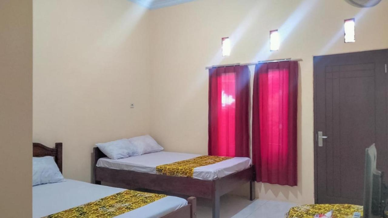 Zulfina Homestay Syariah Mitra Reddoorz バニュワンギ エクステリア 写真
