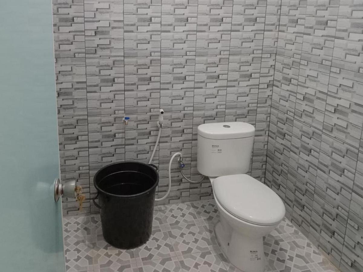 Zulfina Homestay Syariah Mitra Reddoorz バニュワンギ エクステリア 写真