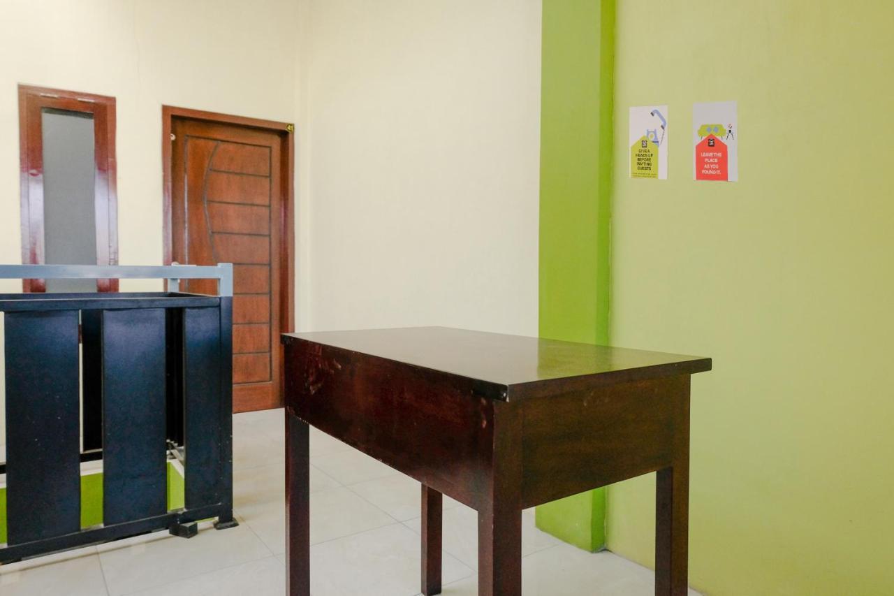 Zulfina Homestay Syariah Mitra Reddoorz バニュワンギ エクステリア 写真