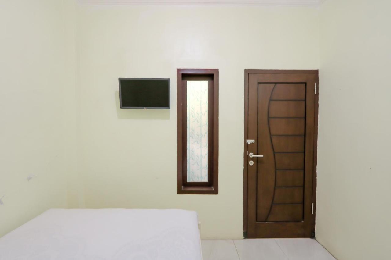 Zulfina Homestay Syariah Mitra Reddoorz バニュワンギ エクステリア 写真