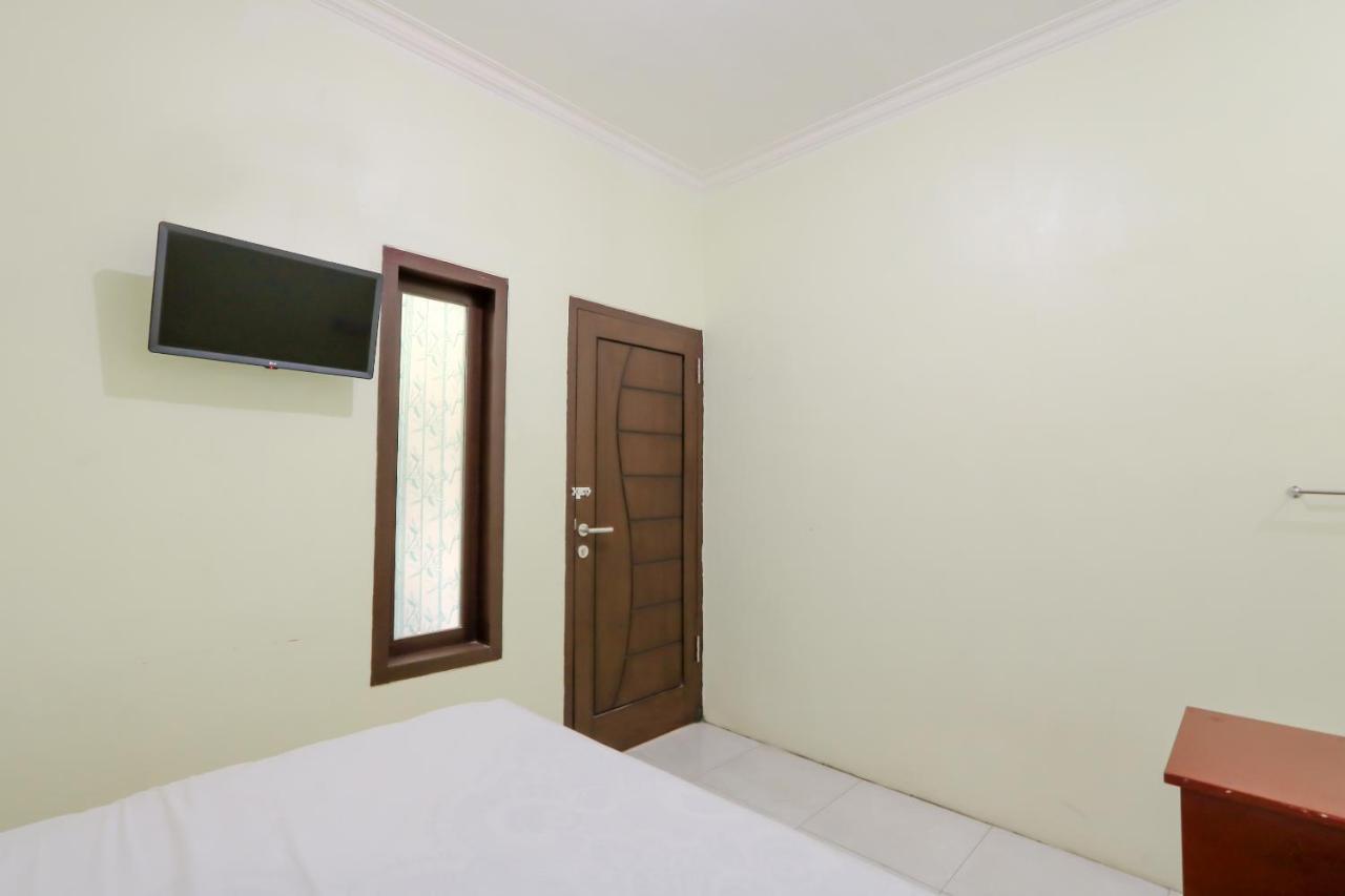 Zulfina Homestay Syariah Mitra Reddoorz バニュワンギ エクステリア 写真