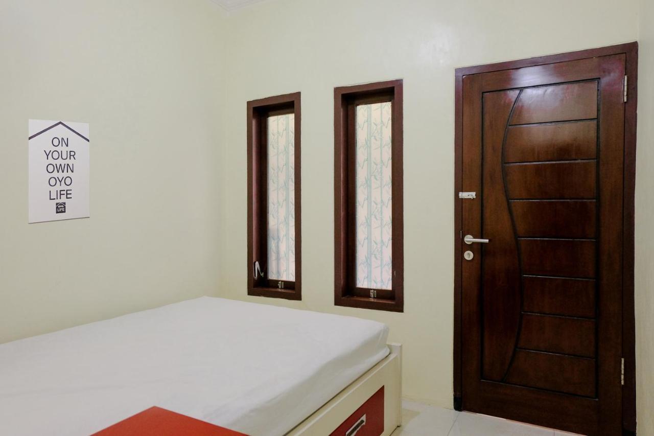 Zulfina Homestay Syariah Mitra Reddoorz バニュワンギ エクステリア 写真