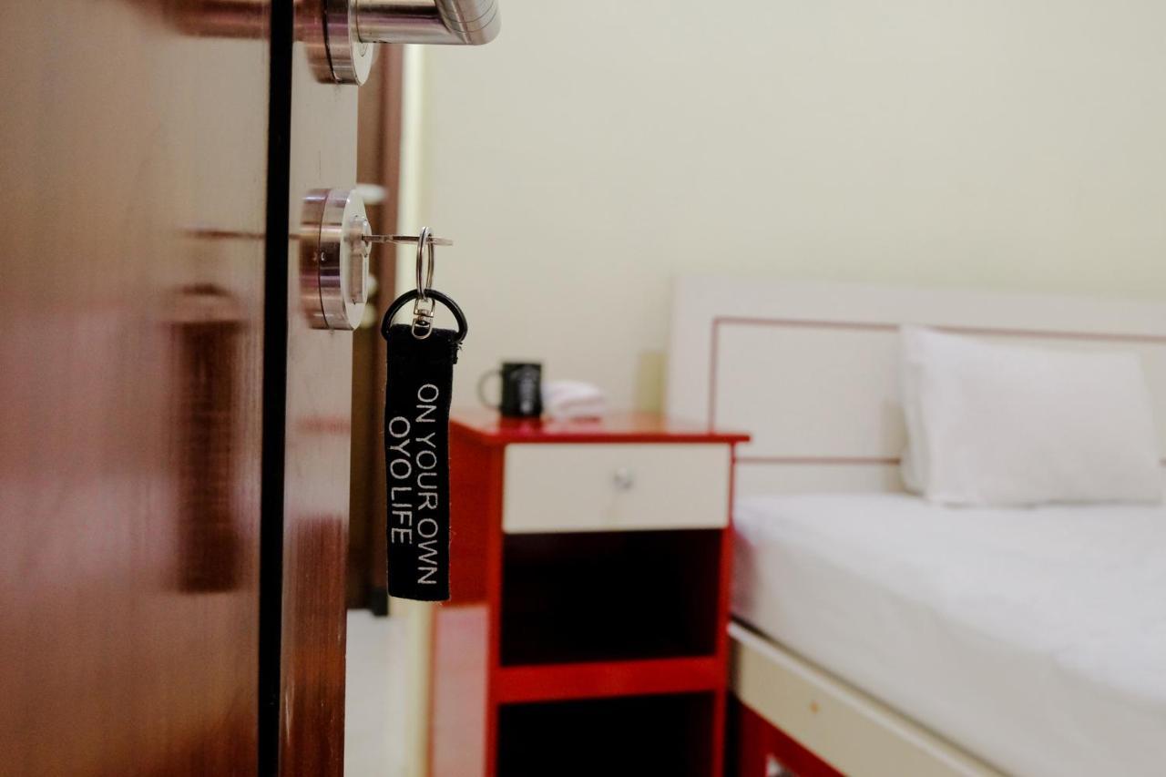 Zulfina Homestay Syariah Mitra Reddoorz バニュワンギ エクステリア 写真