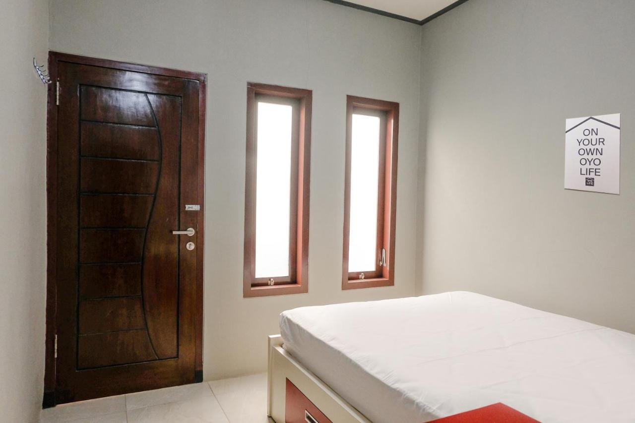 Zulfina Homestay Syariah Mitra Reddoorz バニュワンギ エクステリア 写真